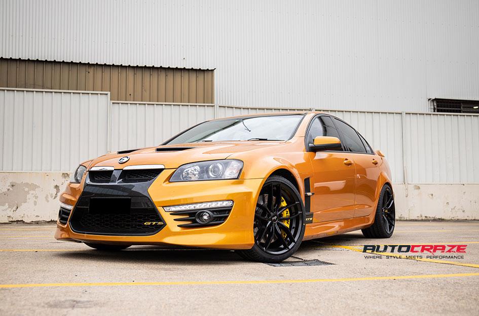 HOLDEN-COMMODORE-VOSSO-SATIN-BLACK